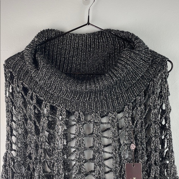 Kerisma Crochet Poncho O/S - Picture 2 of 7